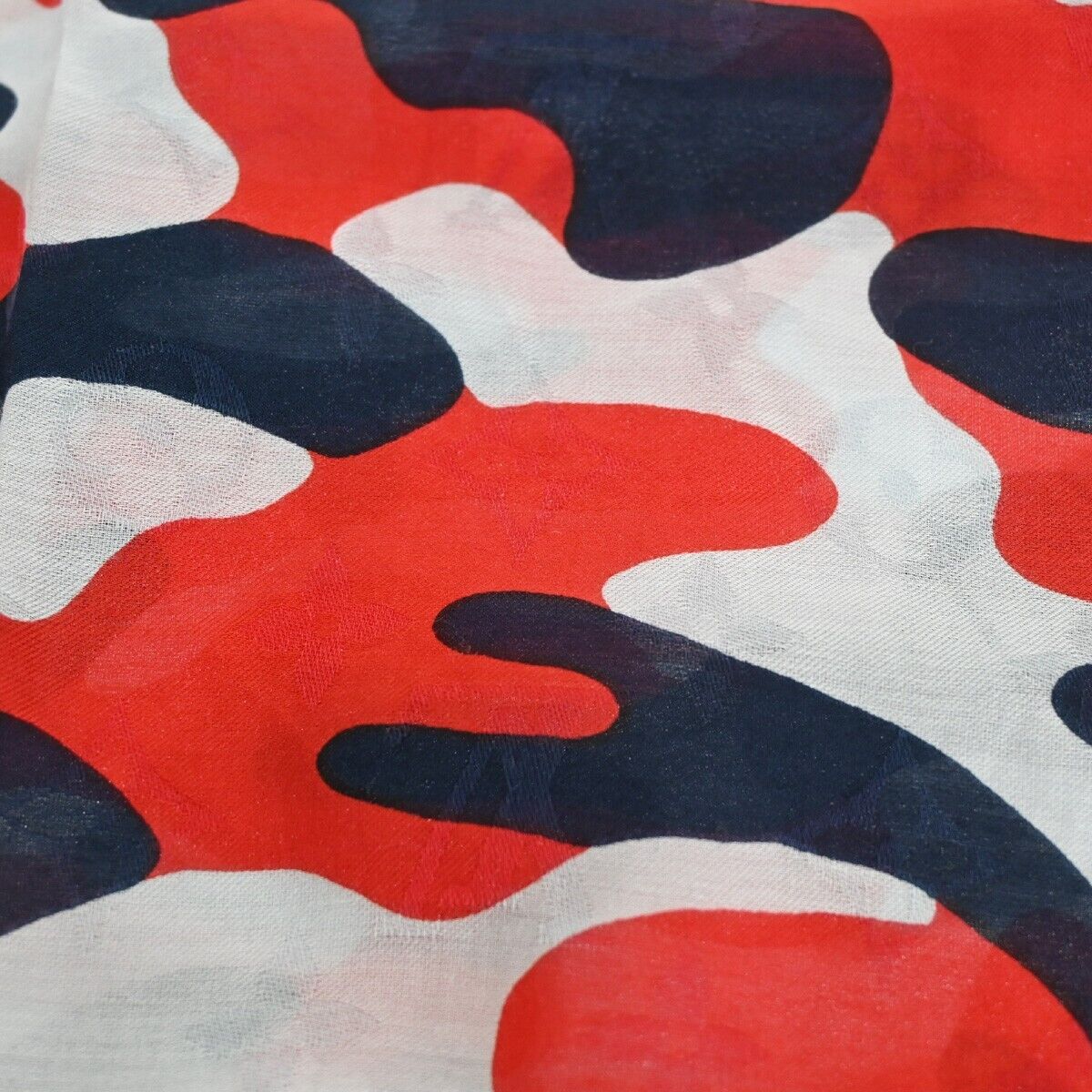 LOUIS VUITTON Scarves