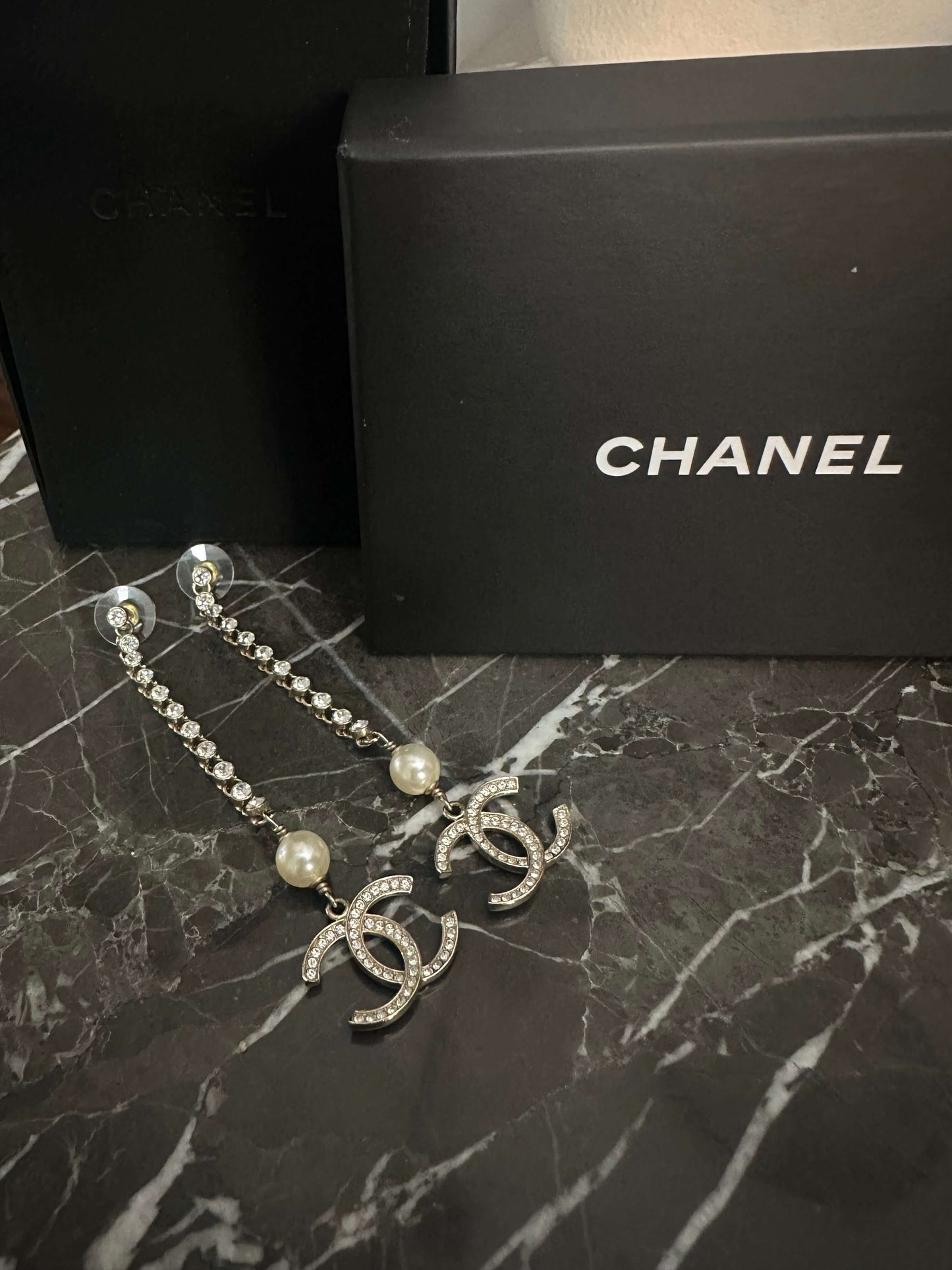 Chanel - Boucles d’oreilles strass