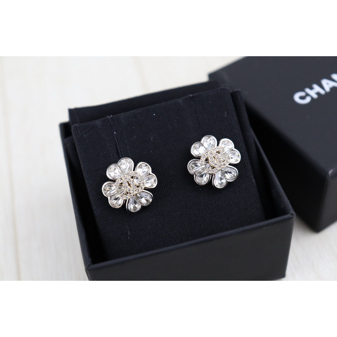 Very Good ( Rank A)｜ CHANEL  Coco Mark  Four leaf clover Rhinestone  Earrings ｜H25011105