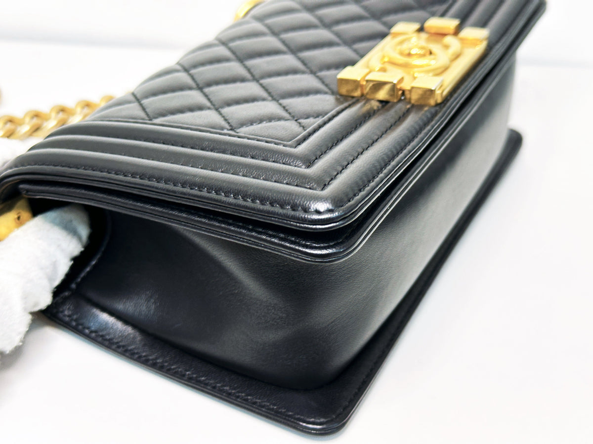CHANEL SMALL BOY BAG CAVIAR BLACK GHW 2457 holo card