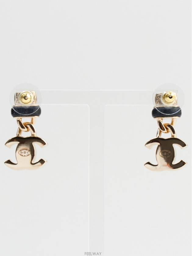 Turn lock CC logo drop earrings champagne gold 71937 Chanel