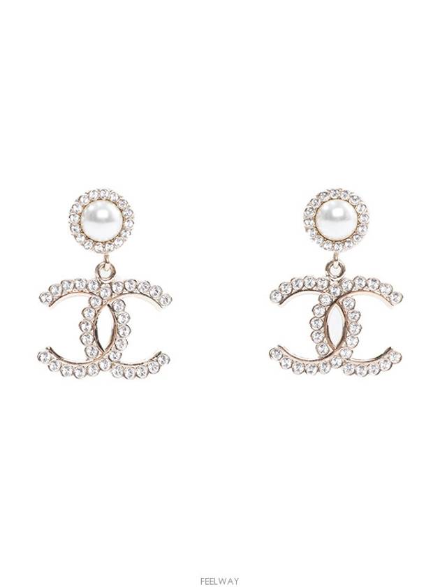 women earrings Chanel