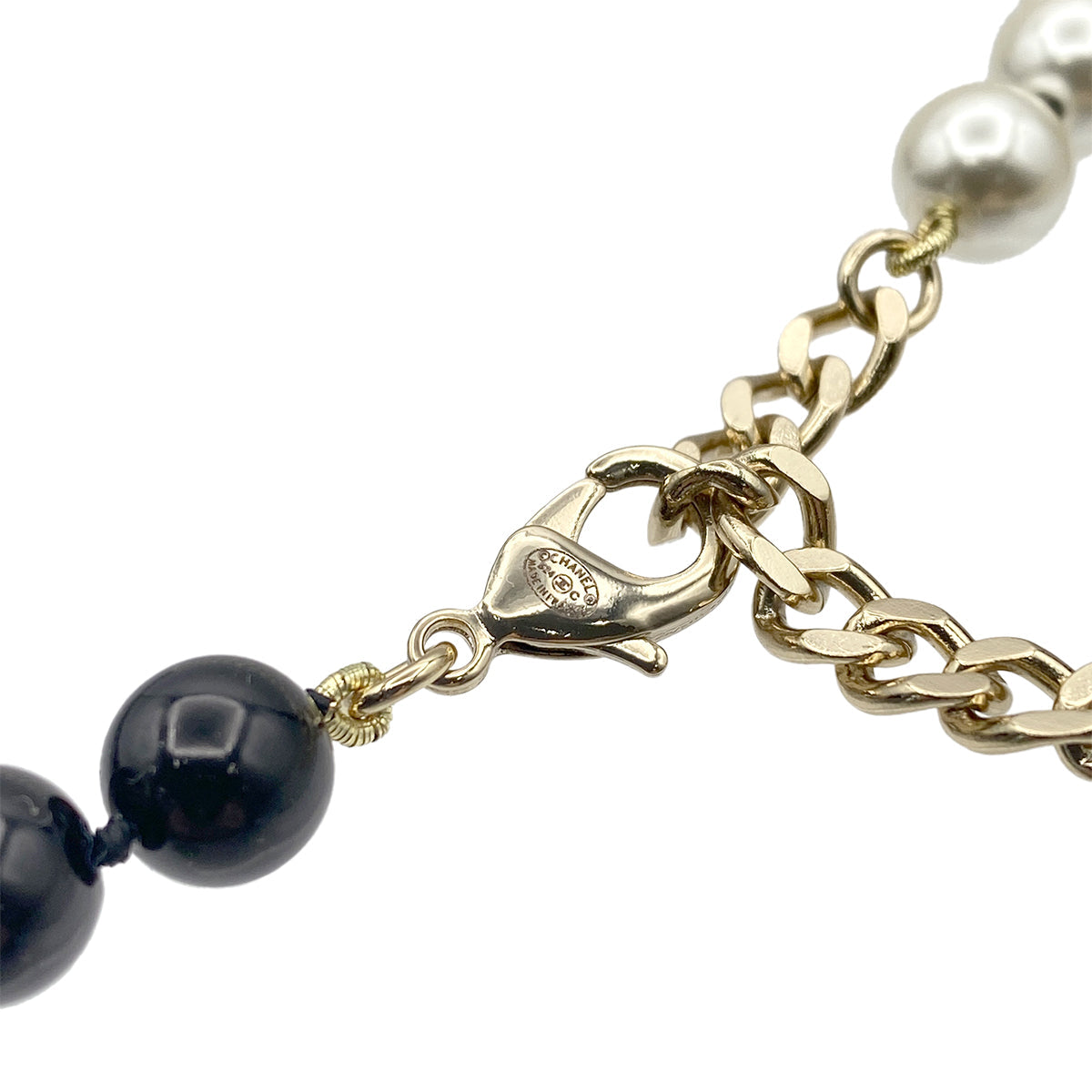 CHANEL NECKLACE COCOMARK FAKEPEARL WHITE BLACK ACCESSORY B24C 90272310