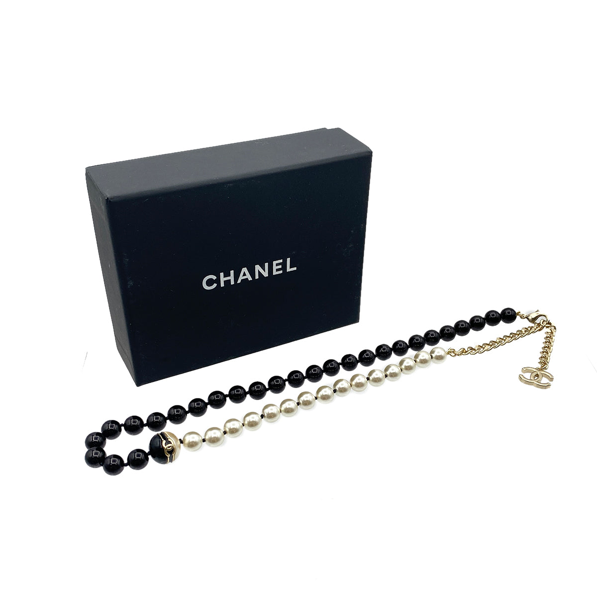 CHANEL NECKLACE COCOMARK FAKEPEARL WHITE BLACK ACCESSORY B24C 90272310