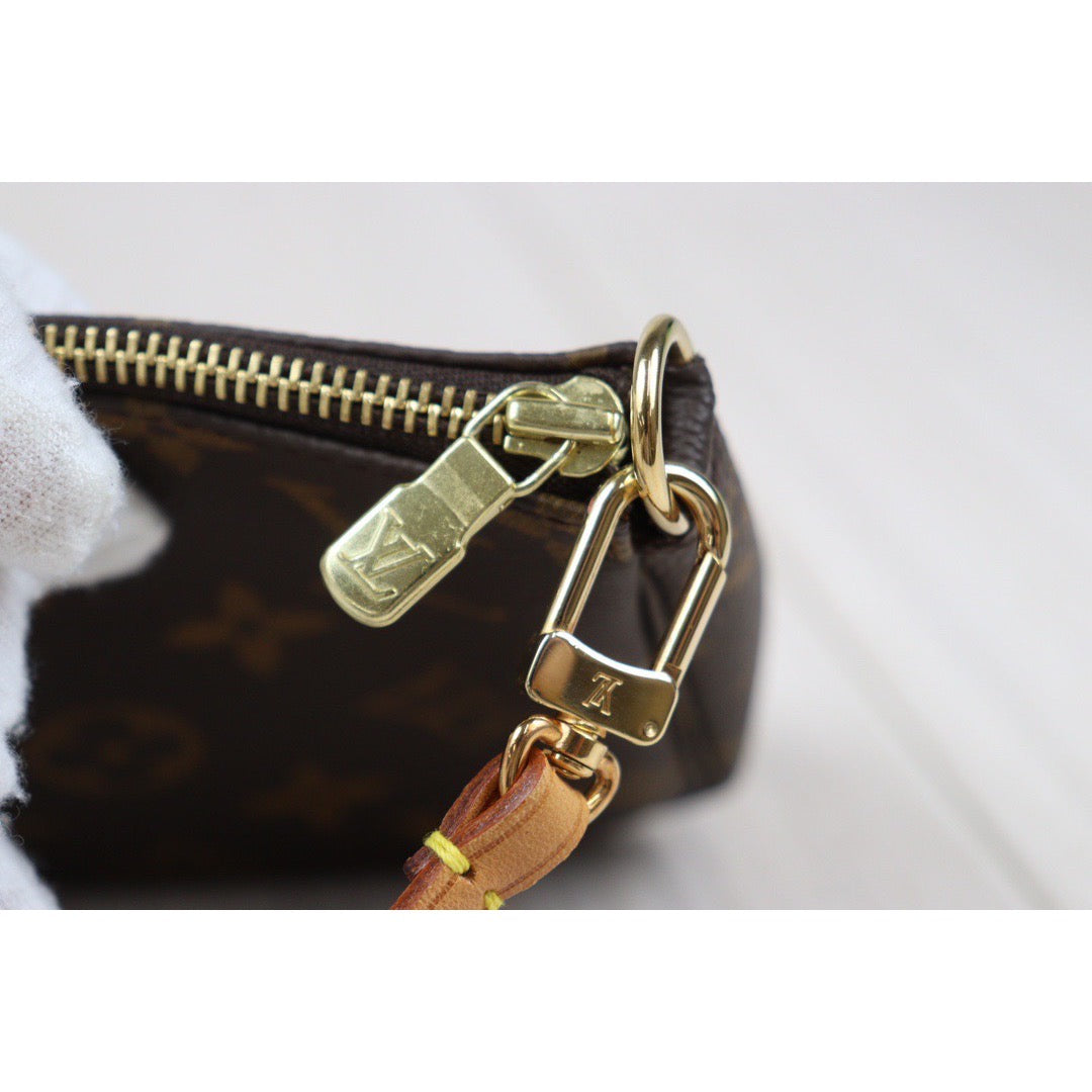 Rank AB ｜ LV Monogram Pochette Accessoires Vintage Model ｜24030724