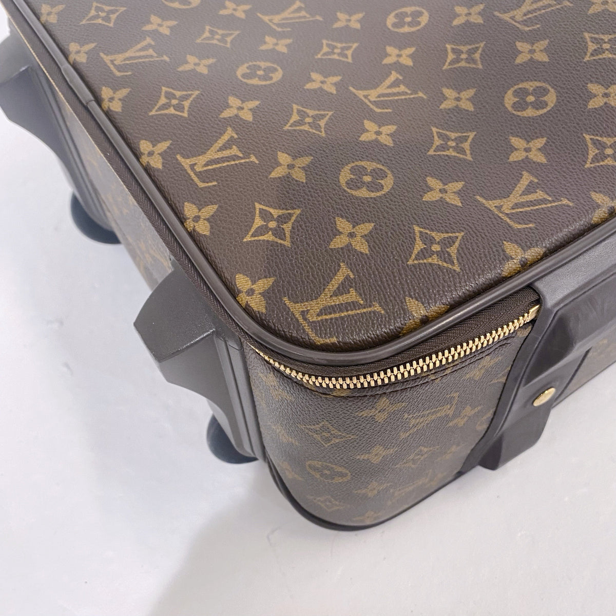 Louis Vuitton pegase 55 carry on