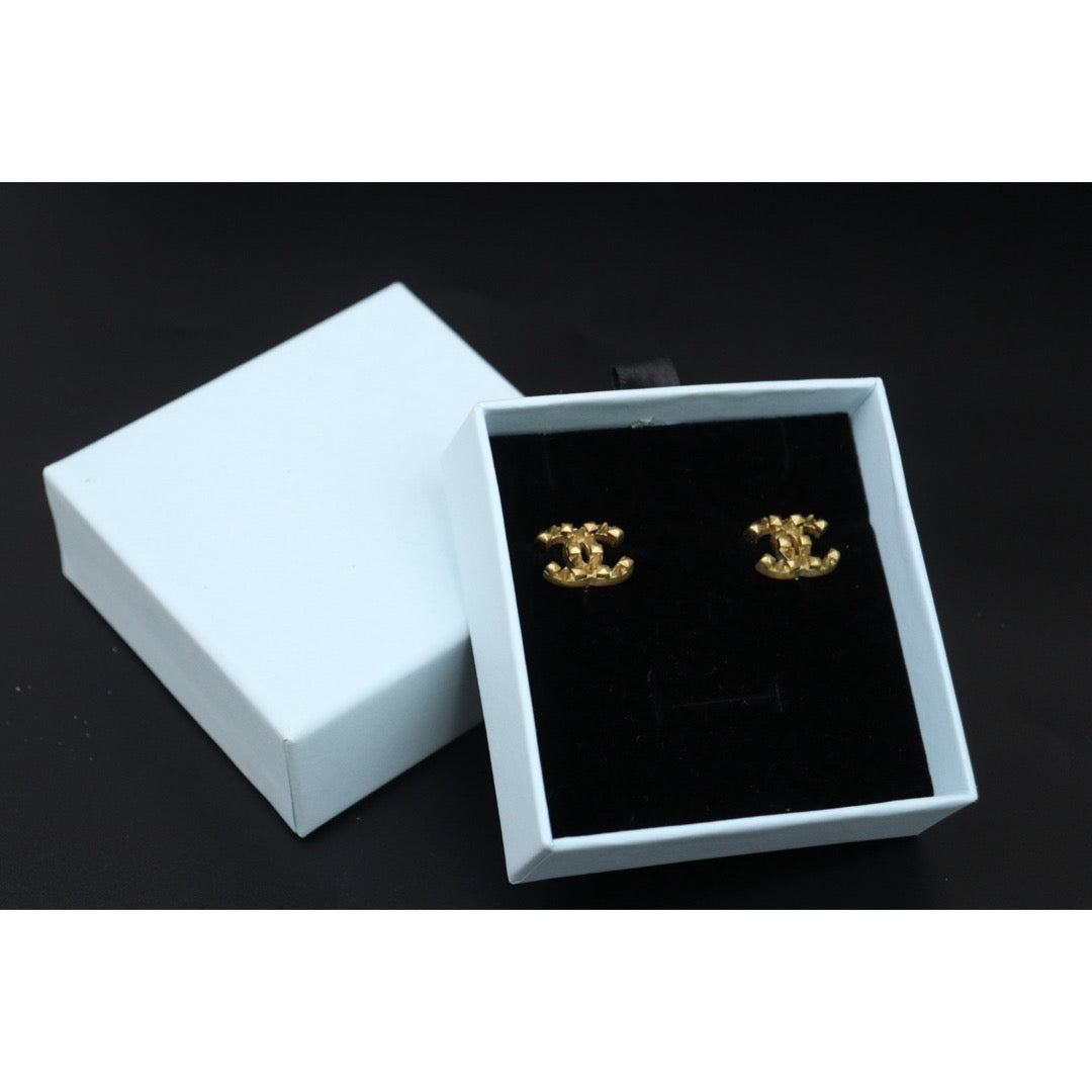 Very Good ( Rank A)｜ CHANEL Coco Mark Rivet Earrings Made in 2003Year｜V25071008