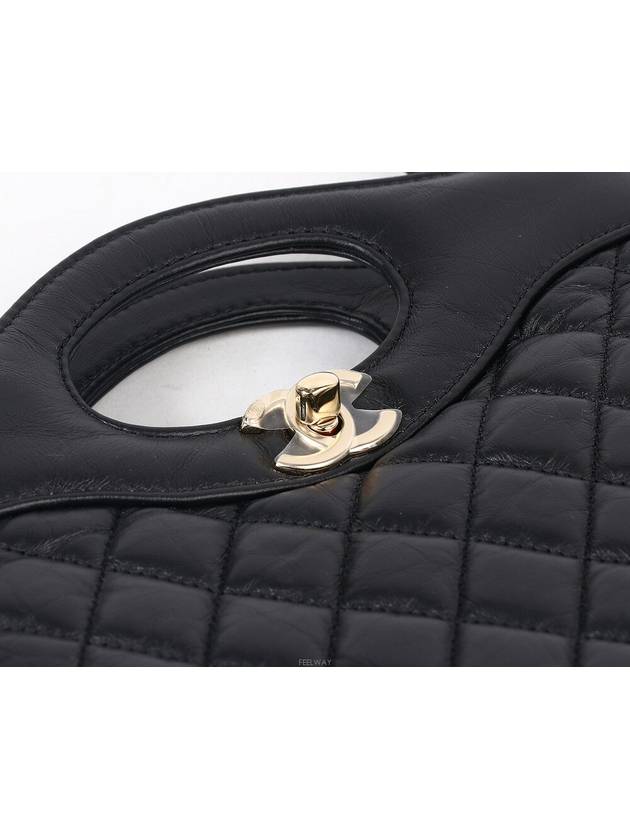 women cross bag Chanel