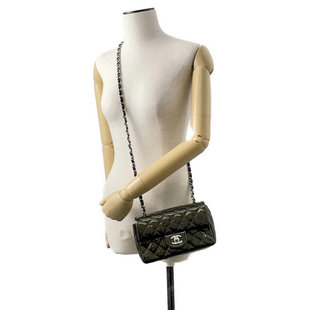 CHANEL Matelasse Single Flap ChainShoulder Bag Khaki A69900 Patent Leather Size 20