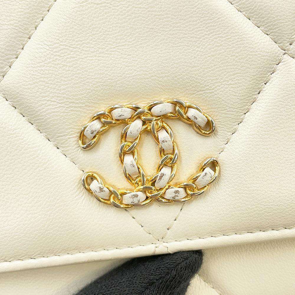 CHANEL 19 Chain wallet White AP0957 Lambskin