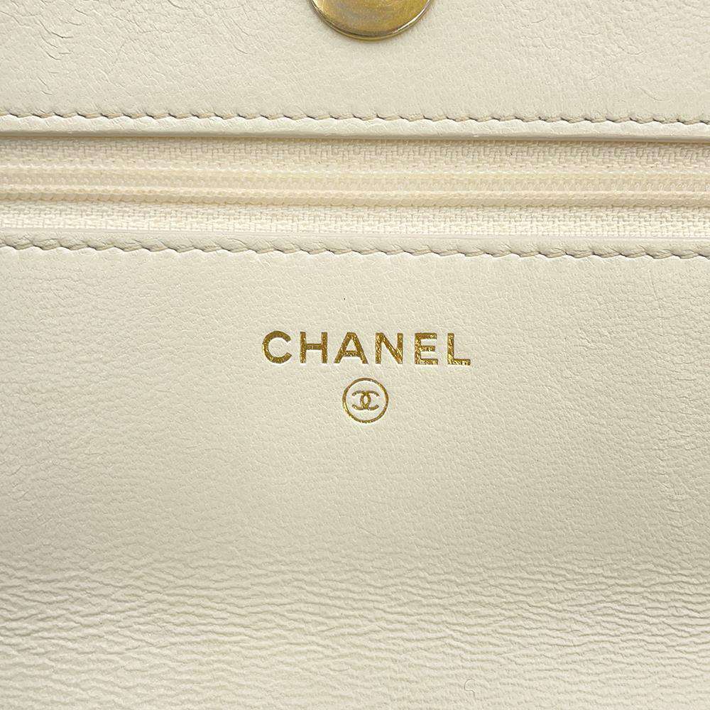 CHANEL 19 Chain wallet White AP0957 Lambskin