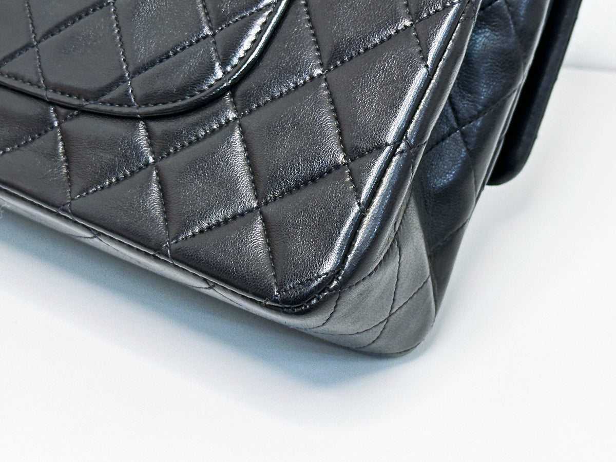 Chanel Vintage Black Quilted Lambskin Medium Classic Double Flap Bag 2843 holo card