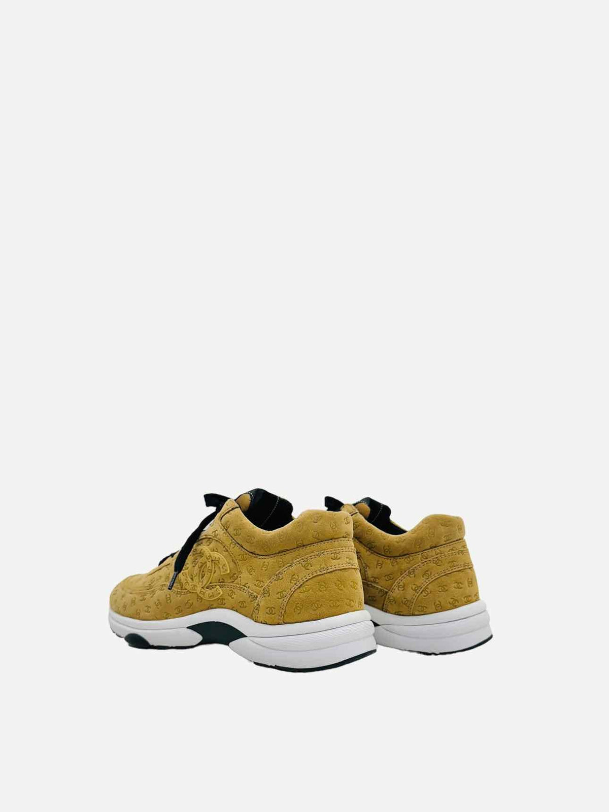 CHANEL Low Top Beige CC Logomania Sneakers
