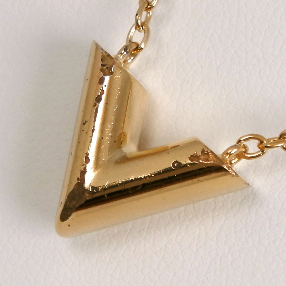 LOUIS VUITTON Essential V Necklace
