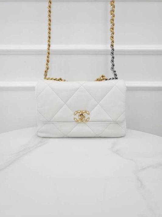 19Flap Bag White Large AS1161 Chanel