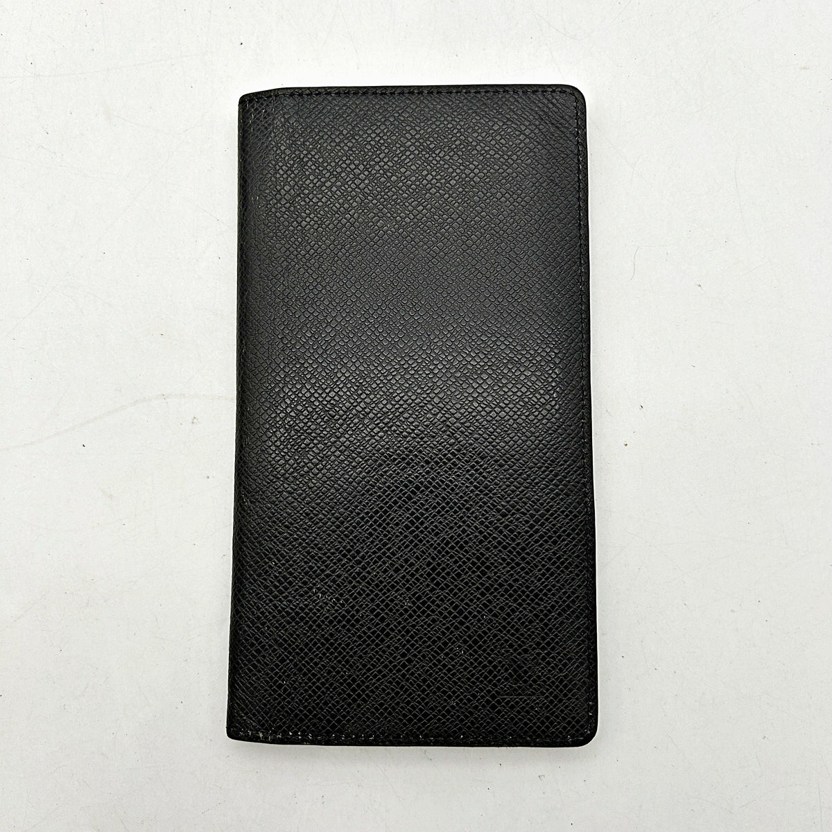 LOUIS VUITTON Taiga Pocket Agenda Cover Black lv8807ee