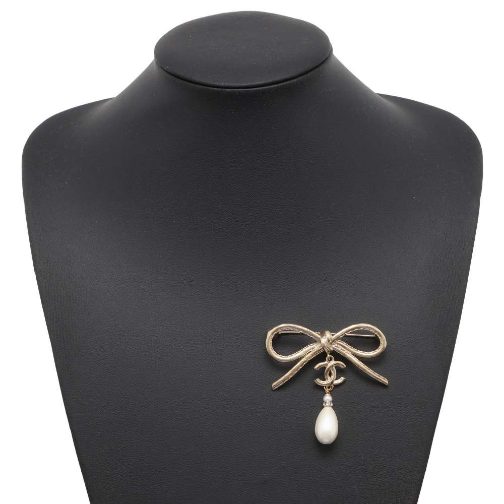 CHANEL CC Logo Ribbon Brooch Gold AB8392 Metal Faux Pearl  Rhinestone
