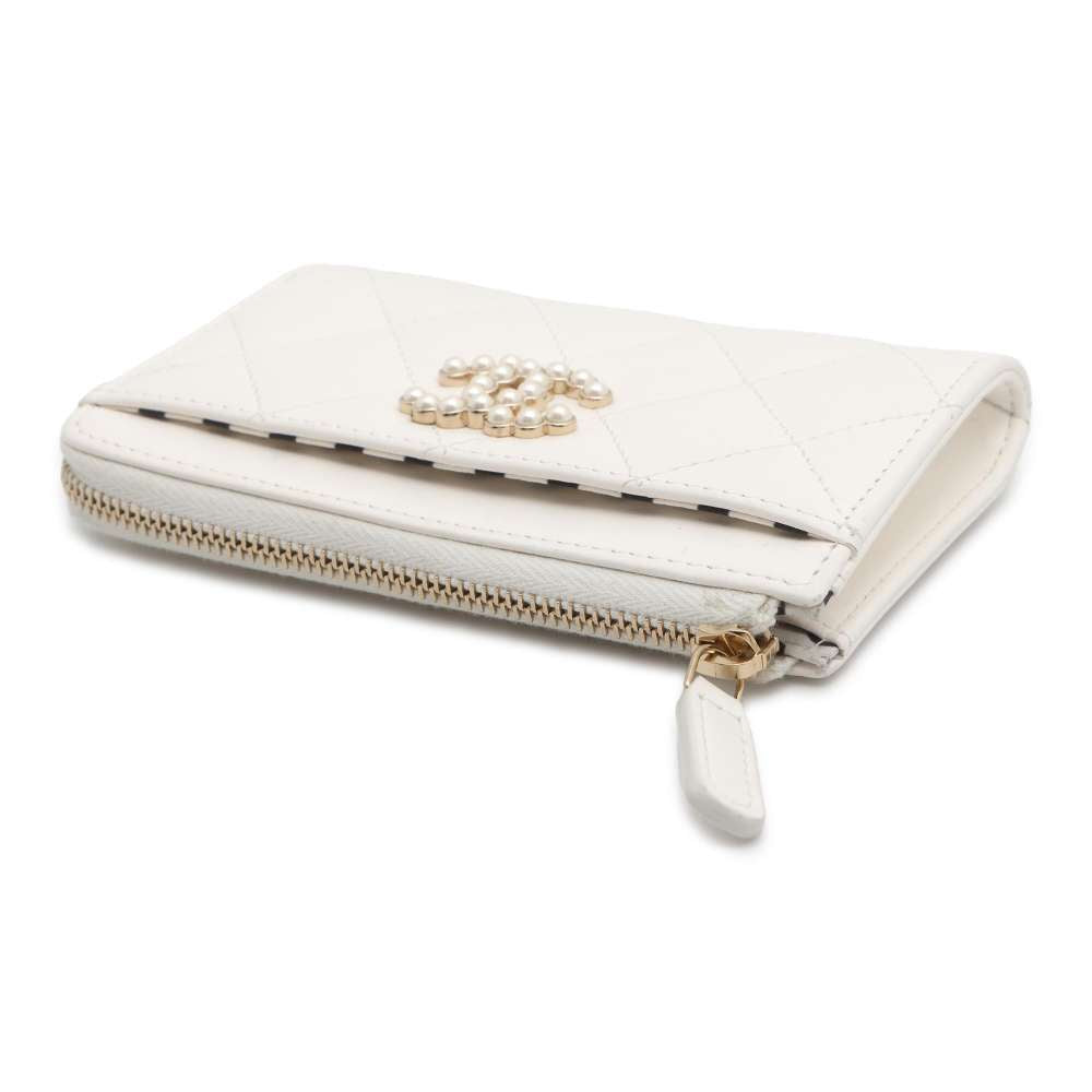 CHANEL Fragment case White AP3665 Lambskin