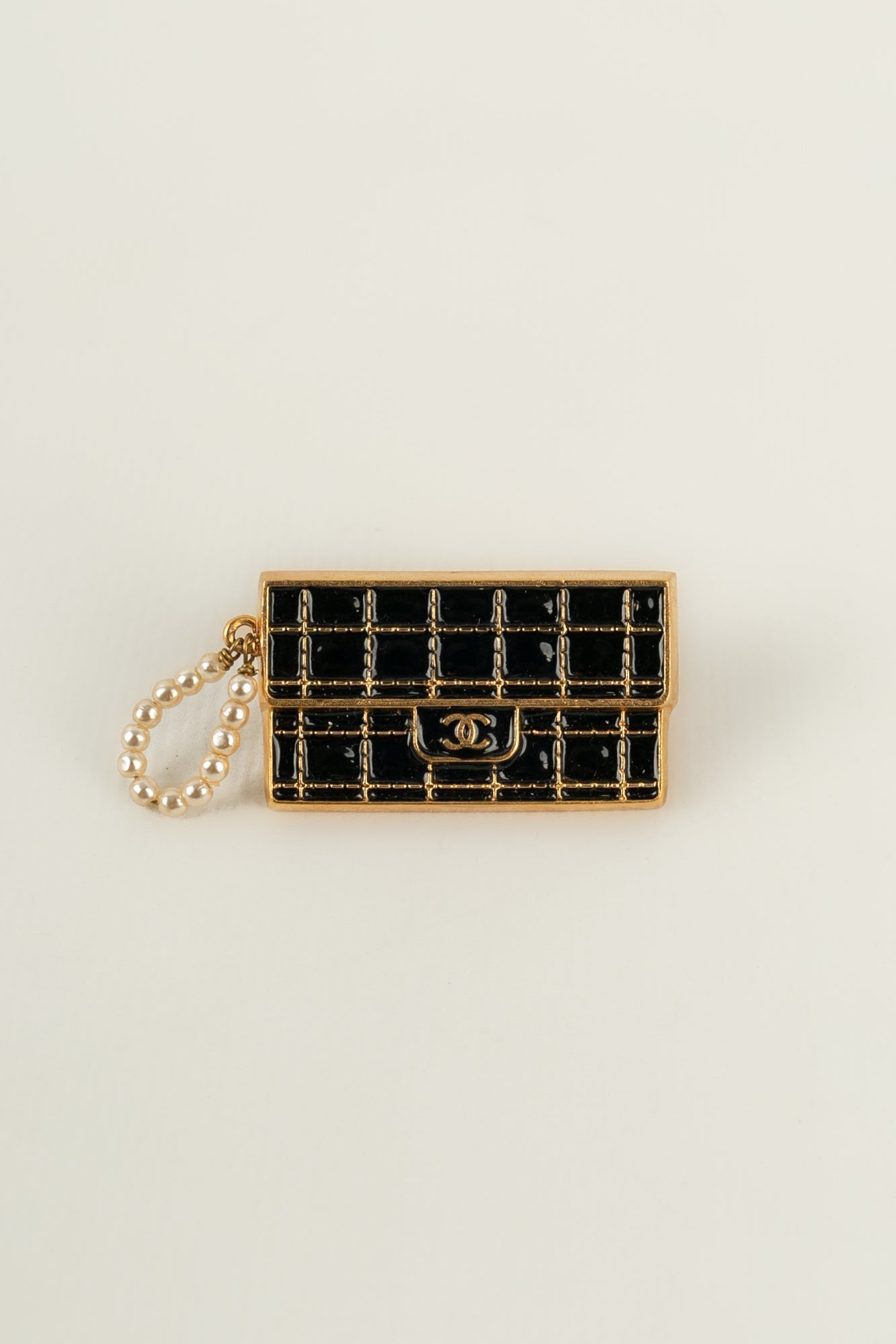 Broche / Pins "sac à main" Chanel 2002