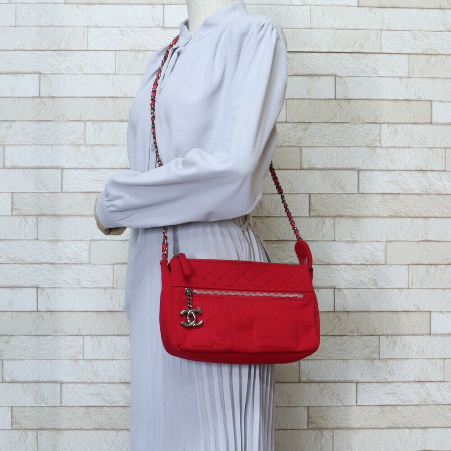 CHANEL Shoulder Bag