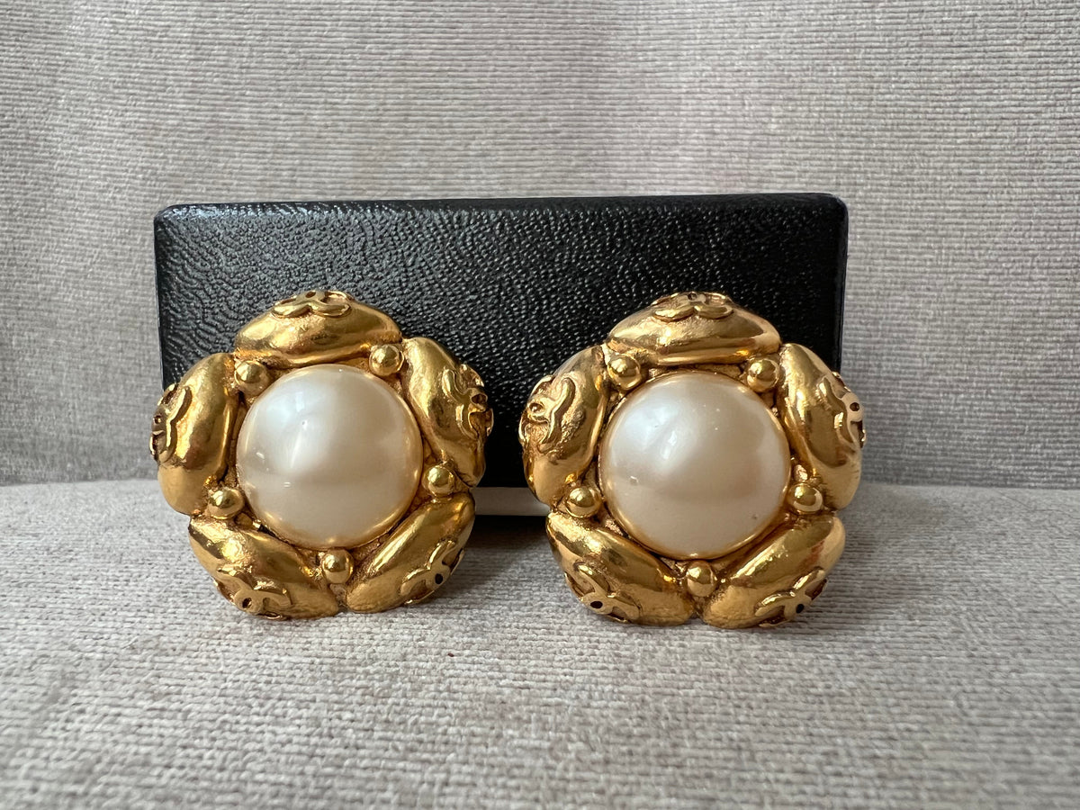 Chanel Vintage Cabochon CC Clip On Earrings