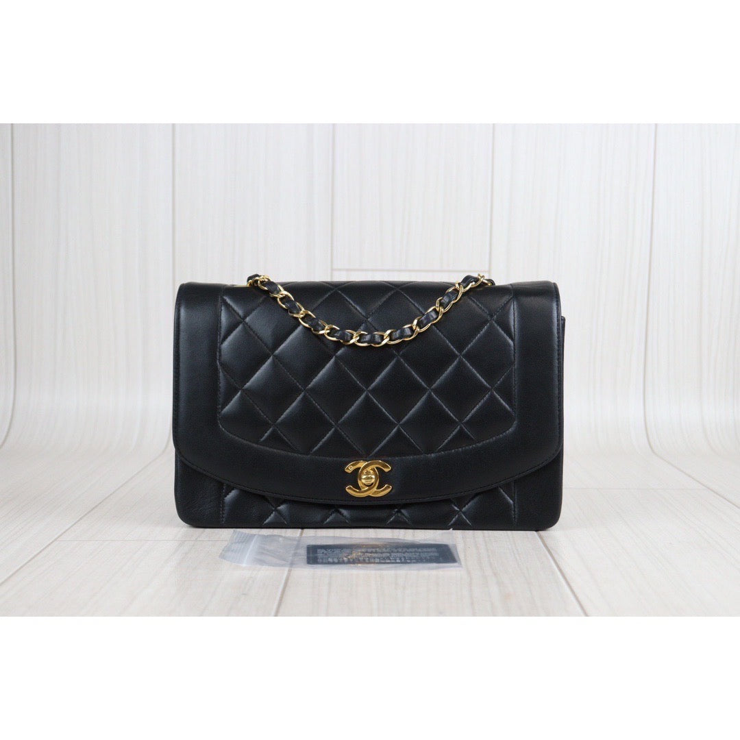 Rank AB｜ CHANEL Matrasse Diana 25 Lamb Skin  Chain Shoulder Bag Made In 1991～1994 Year｜23101209