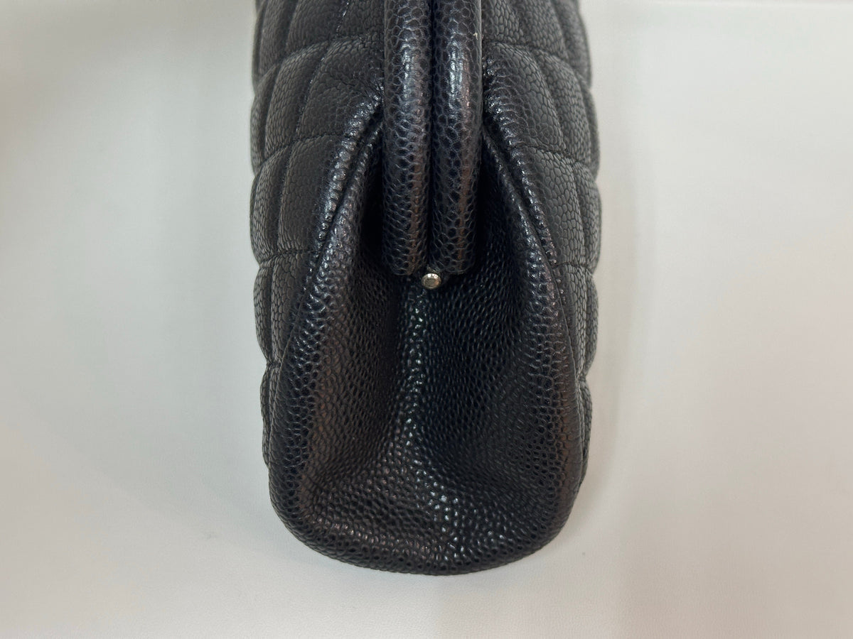 Chanel Quilted Timeless Kisslock Clutch Black Caviar holo 1595