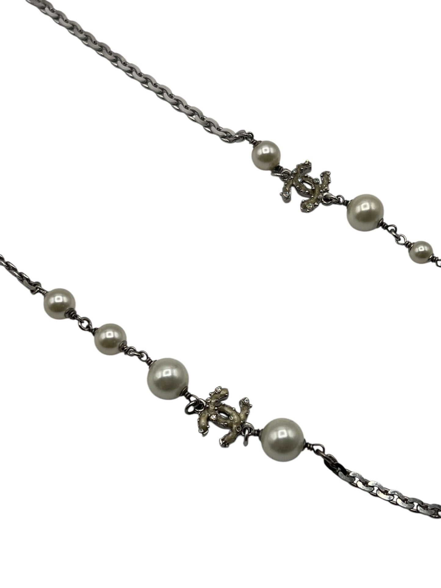 Chanel - sautoir argenté et perles