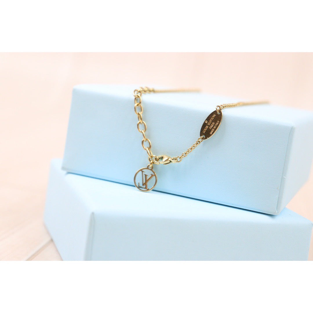 Rank A ｜ LV Collier Essential V Necklace ｜24042913