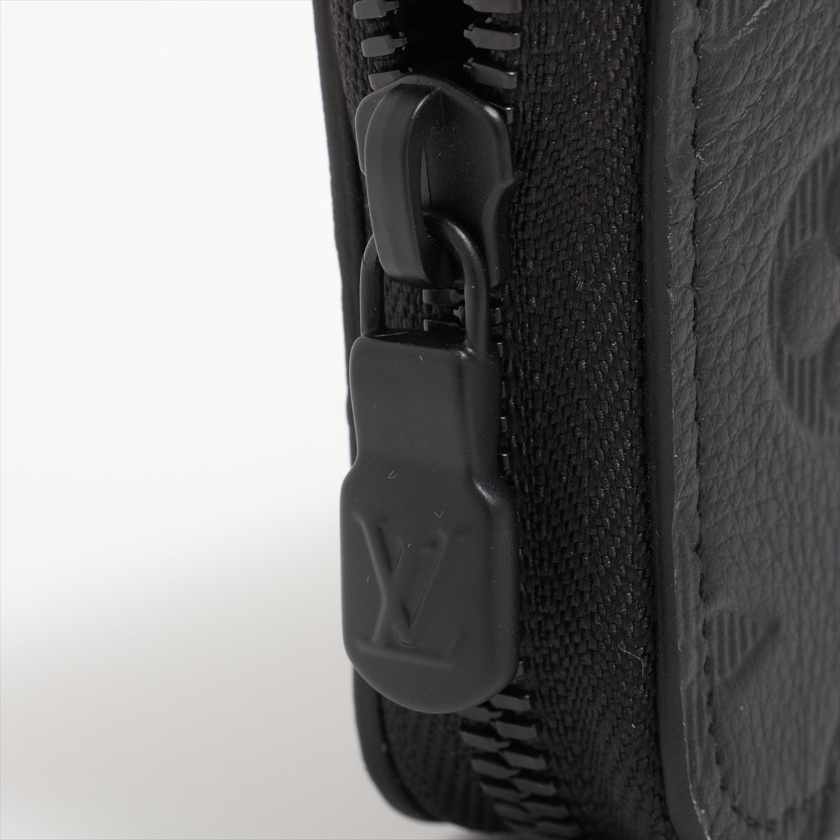 Louis Vuitton Shadow Zippy Wallet Vertical M62902 Black Round Zippe Wallet