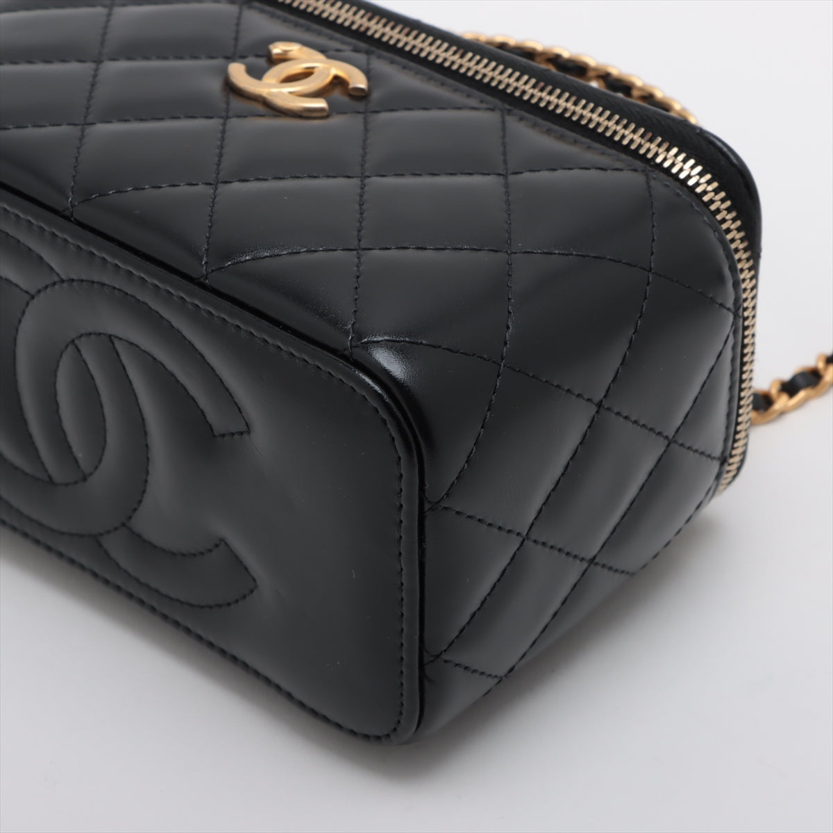 Chanel Mattress kin Chain Shoulder Bag Vanity Black Gold
