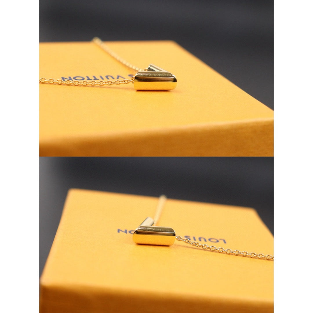 Excellent（Rank SA）｜ LV Collier Essential V Necklace ｜25032707