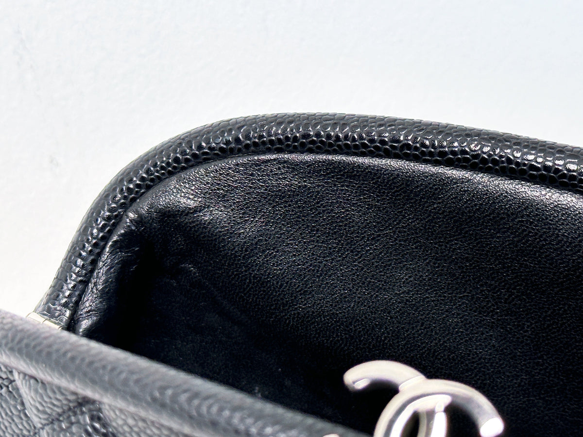 Chanel Quilted Timeless Kisslock Clutch Black Caviar holo 1193