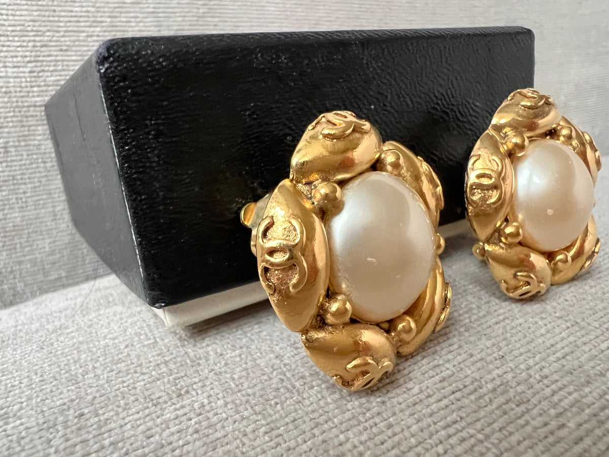 Chanel Vintage Cabochon CC Clip On Earrings