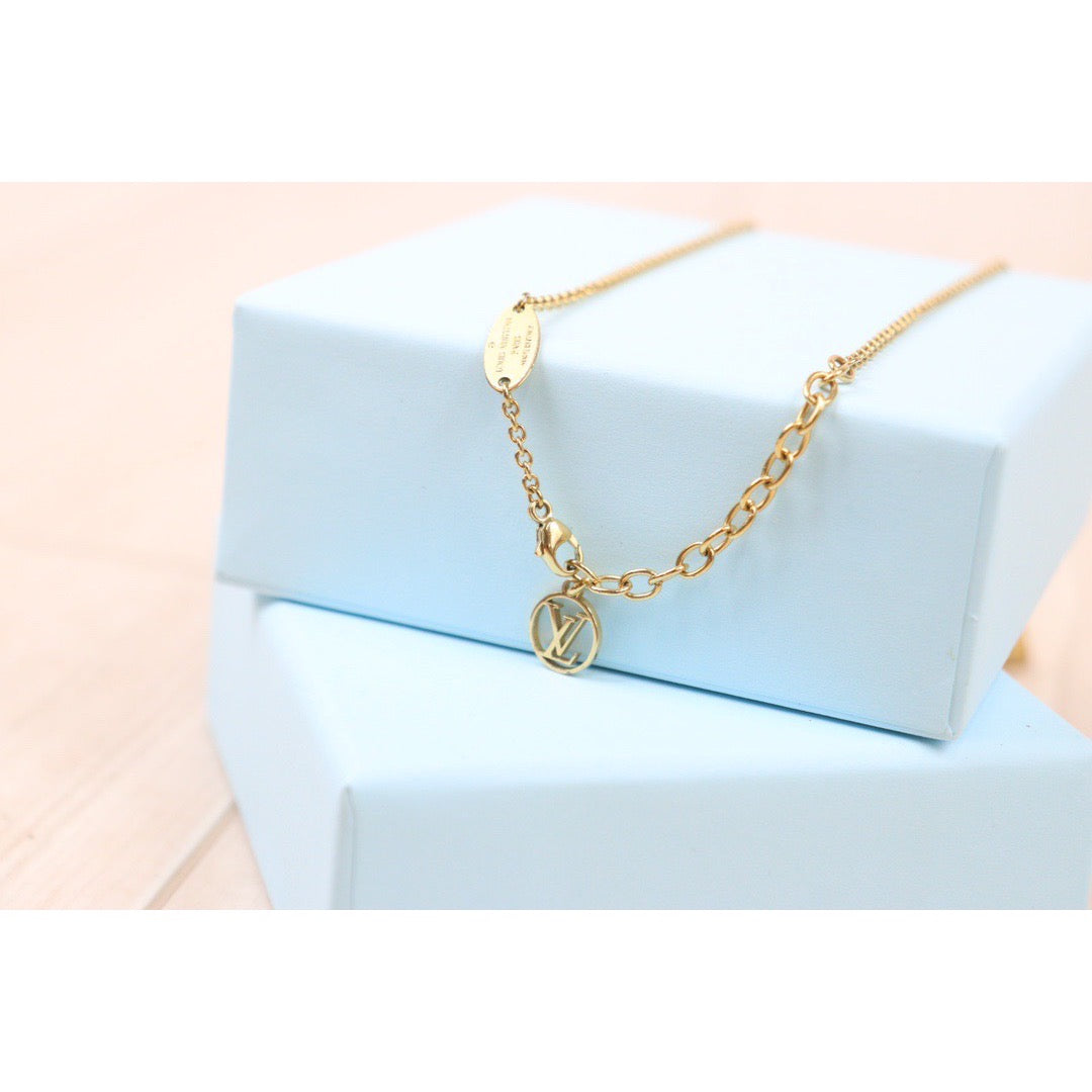 Rank A ｜ LV Collier Essential V Necklace ｜24042913