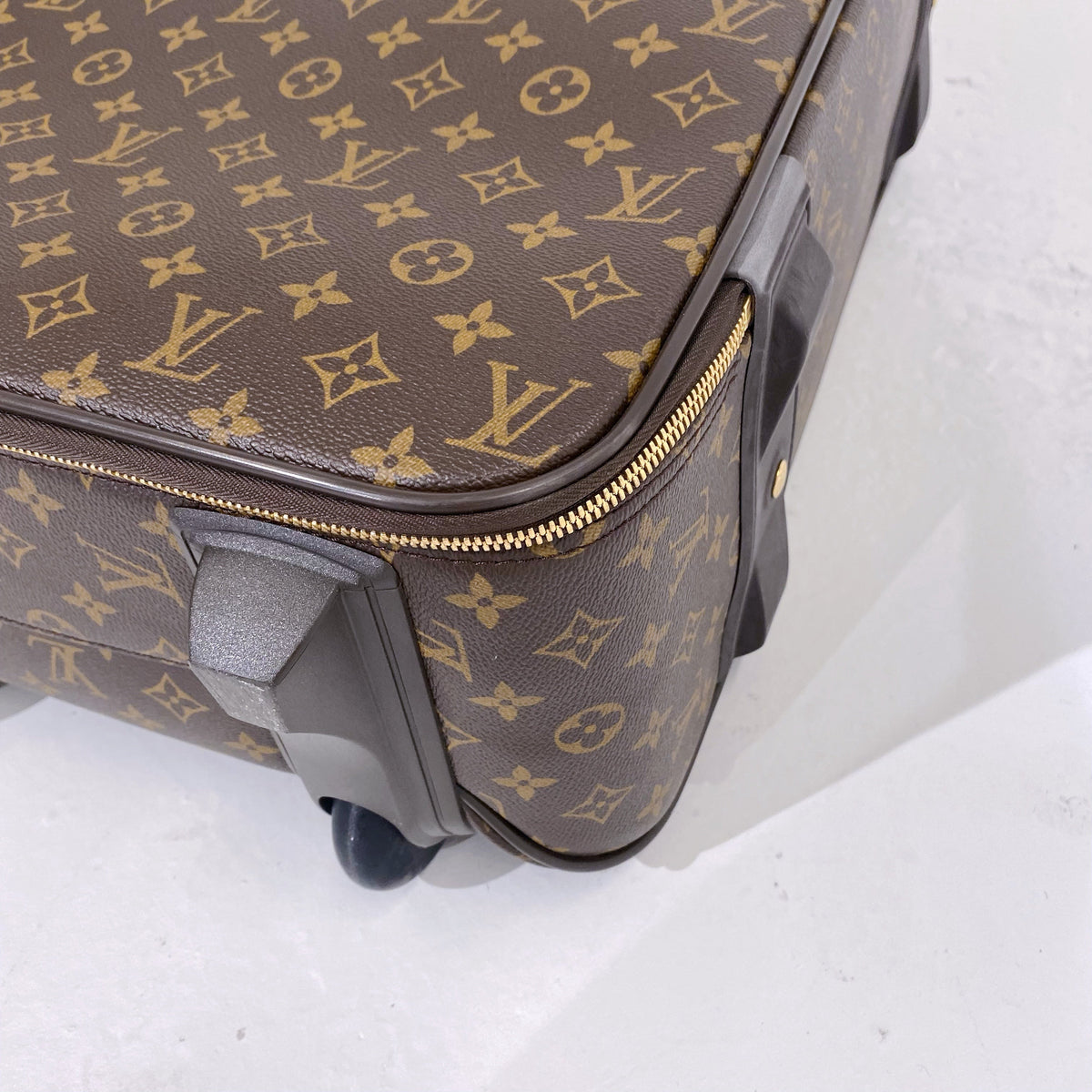 Louis Vuitton pegase 55 carry on