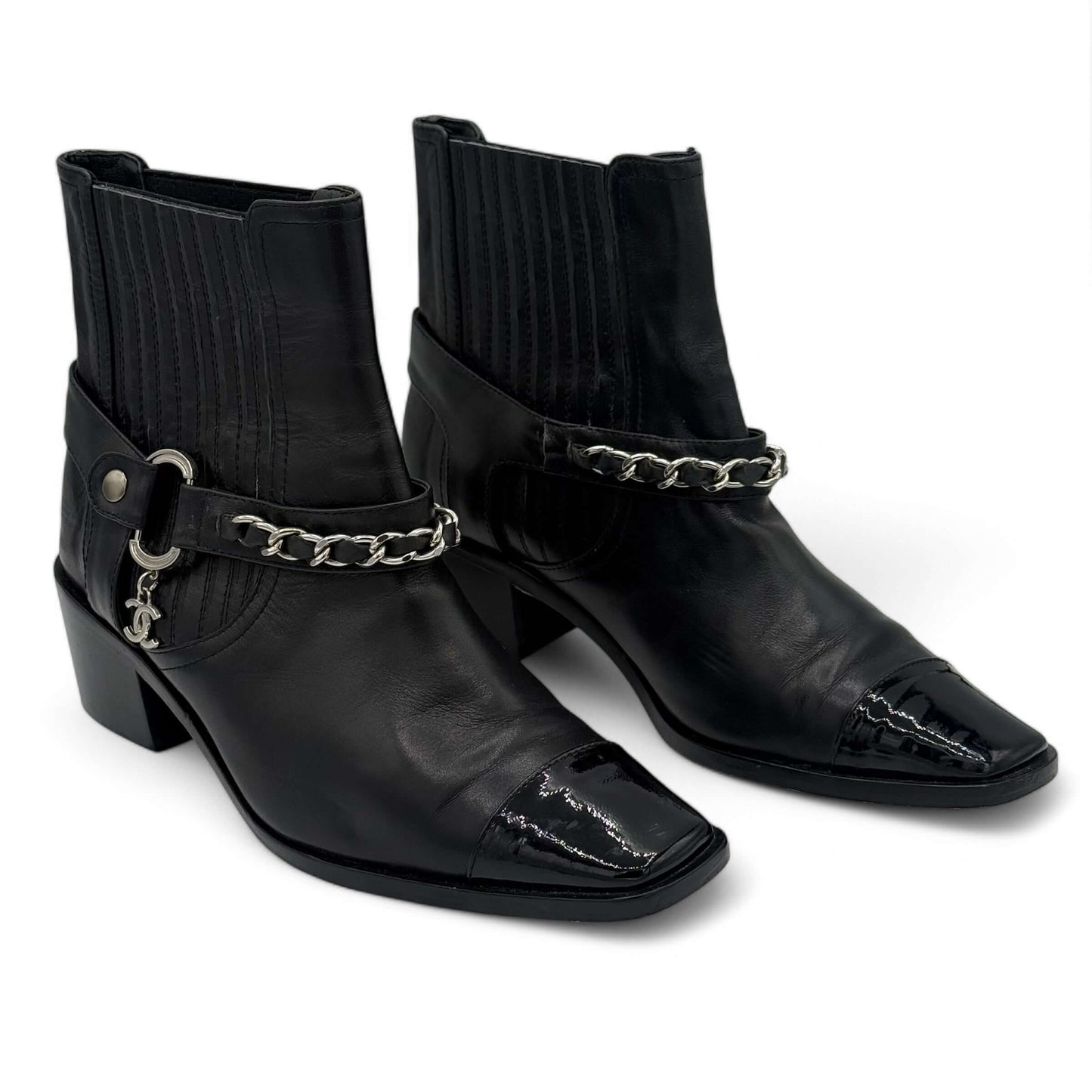 Chanel - Bottines en cuir T.38