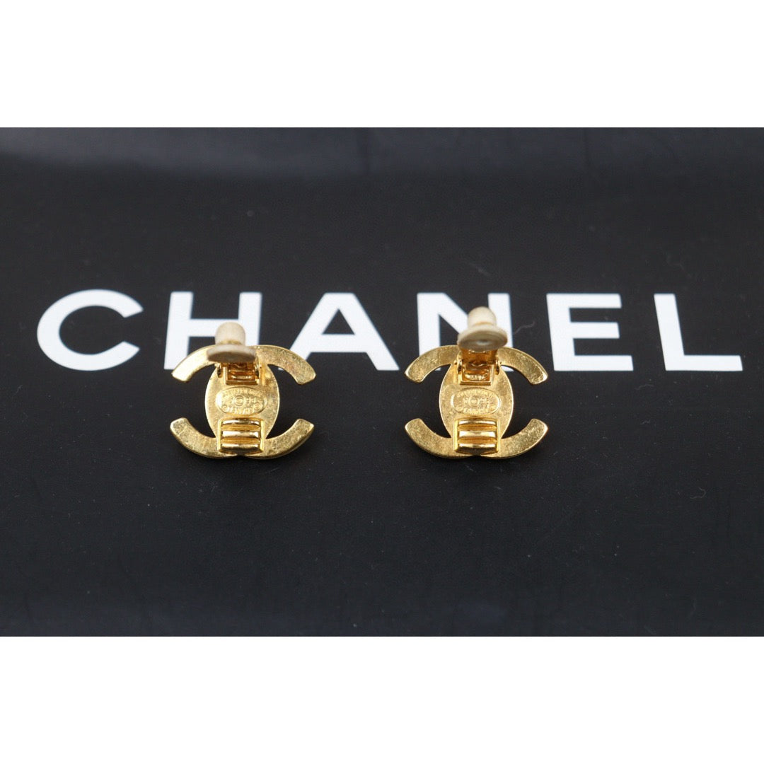 Very Good ( Rank A) ｜CHANEL Vintage 18K Gold Plating Rhinestone Earrings  ｜25013119