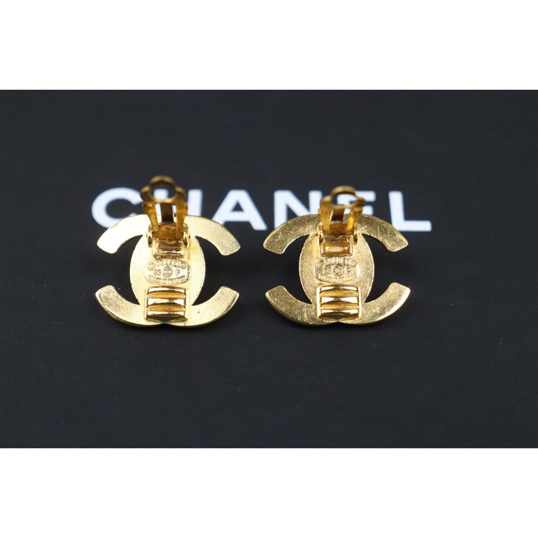 Very Good ( Rank A)｜CHANEL Vintage 18K Gold Plating Earrings  Made In 1996 Year ｜25032706