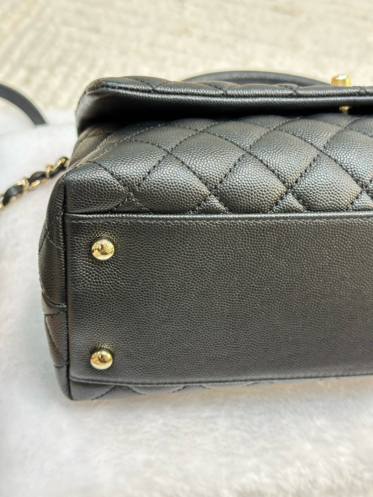 Chanel Medium Caviar Quilted Coco Handle Flap Black GHW 30 holo card