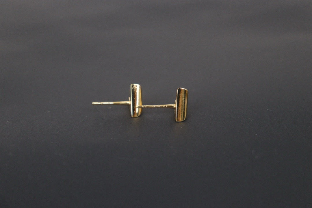 Very Good ( Rank A)｜ LV Essential V Earrings ｜24092008