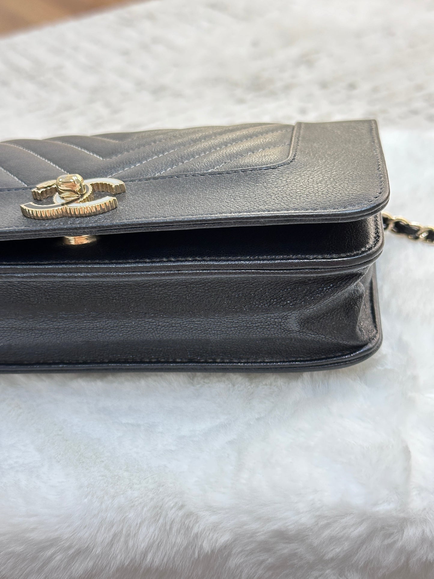 Chanel V Stitch Calfskin Chain wallet Black GHW