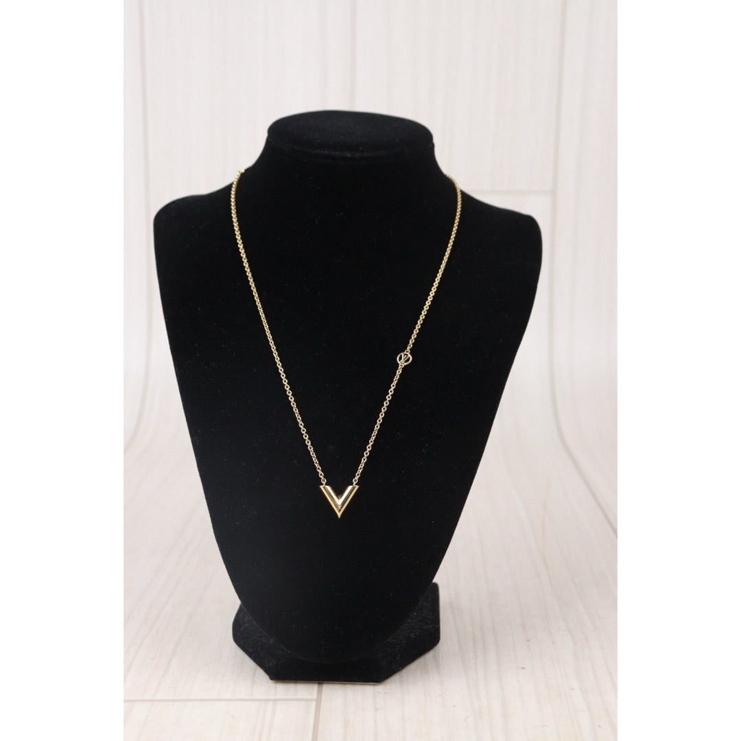 Rank A ｜ LV Collier Essential V Necklace ｜24082210