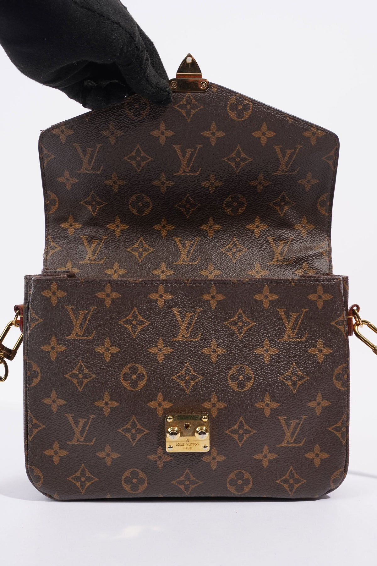 Louis Vuitton Pochette Metis Monogram Coated Canvas
