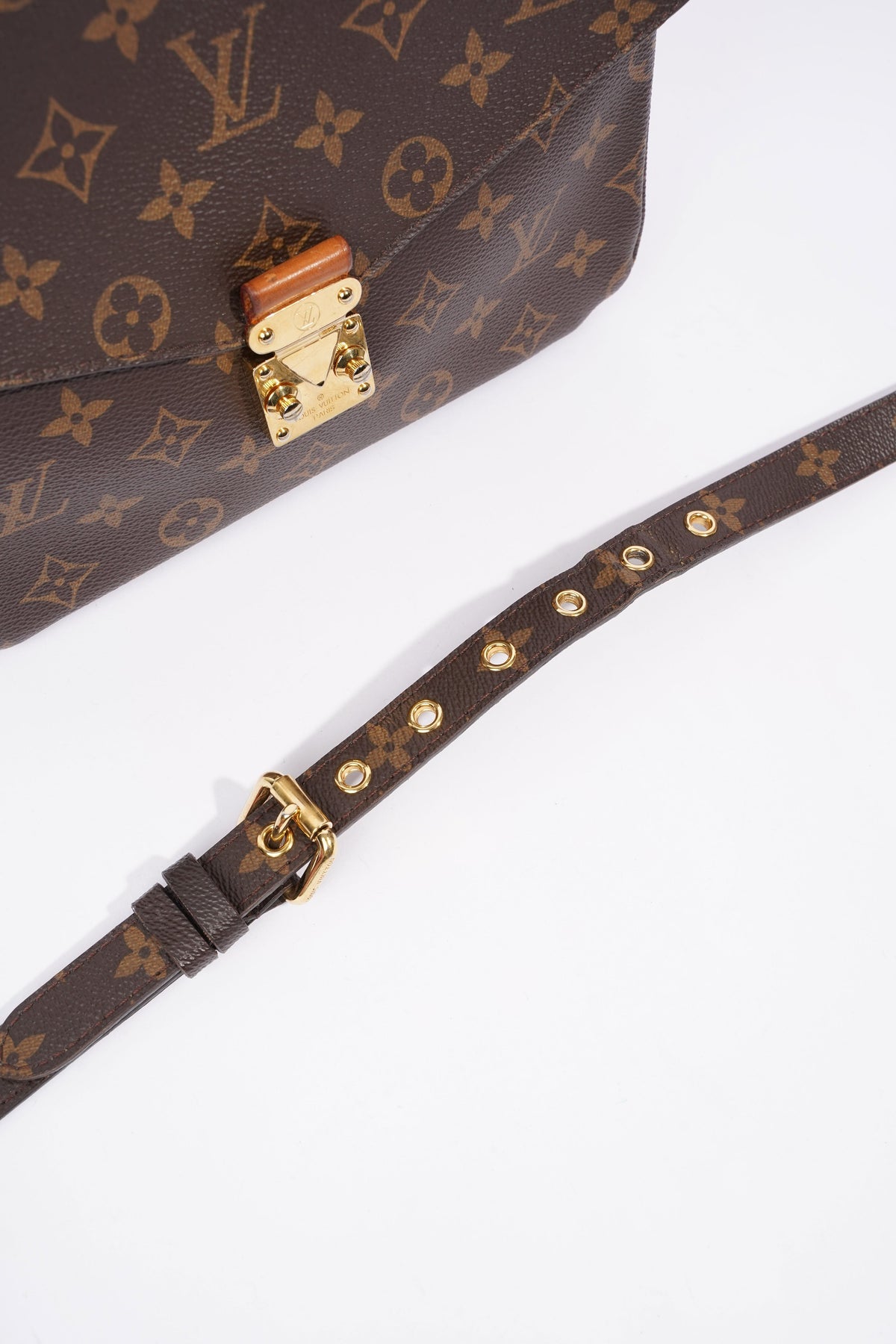 Louis Vuitton Pochette Metis Monogram Coated Canvas