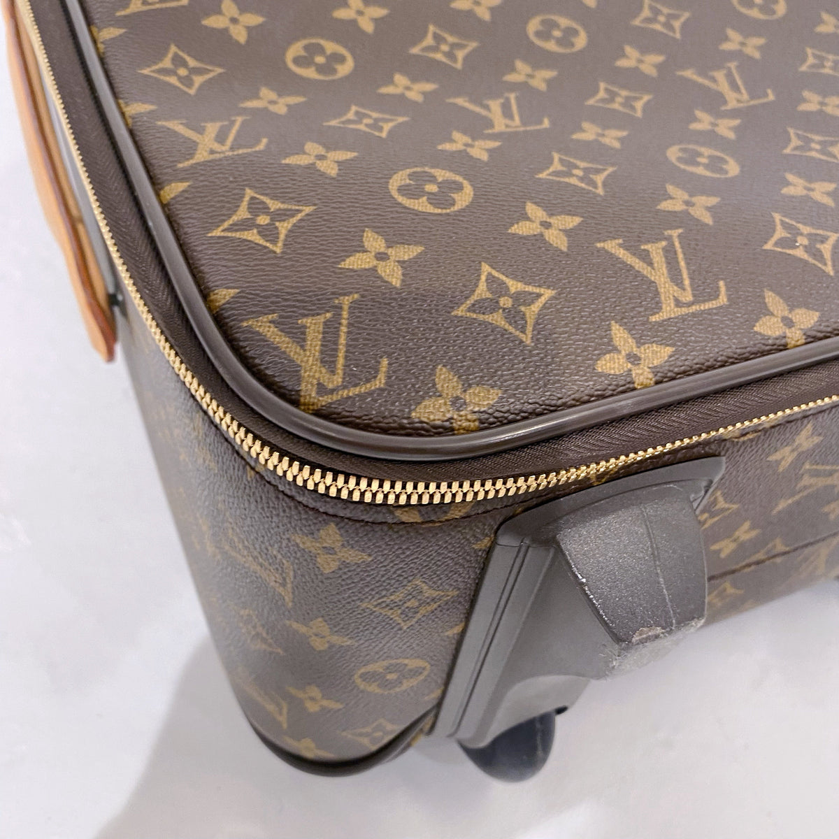 Louis Vuitton pegase 55 carry on