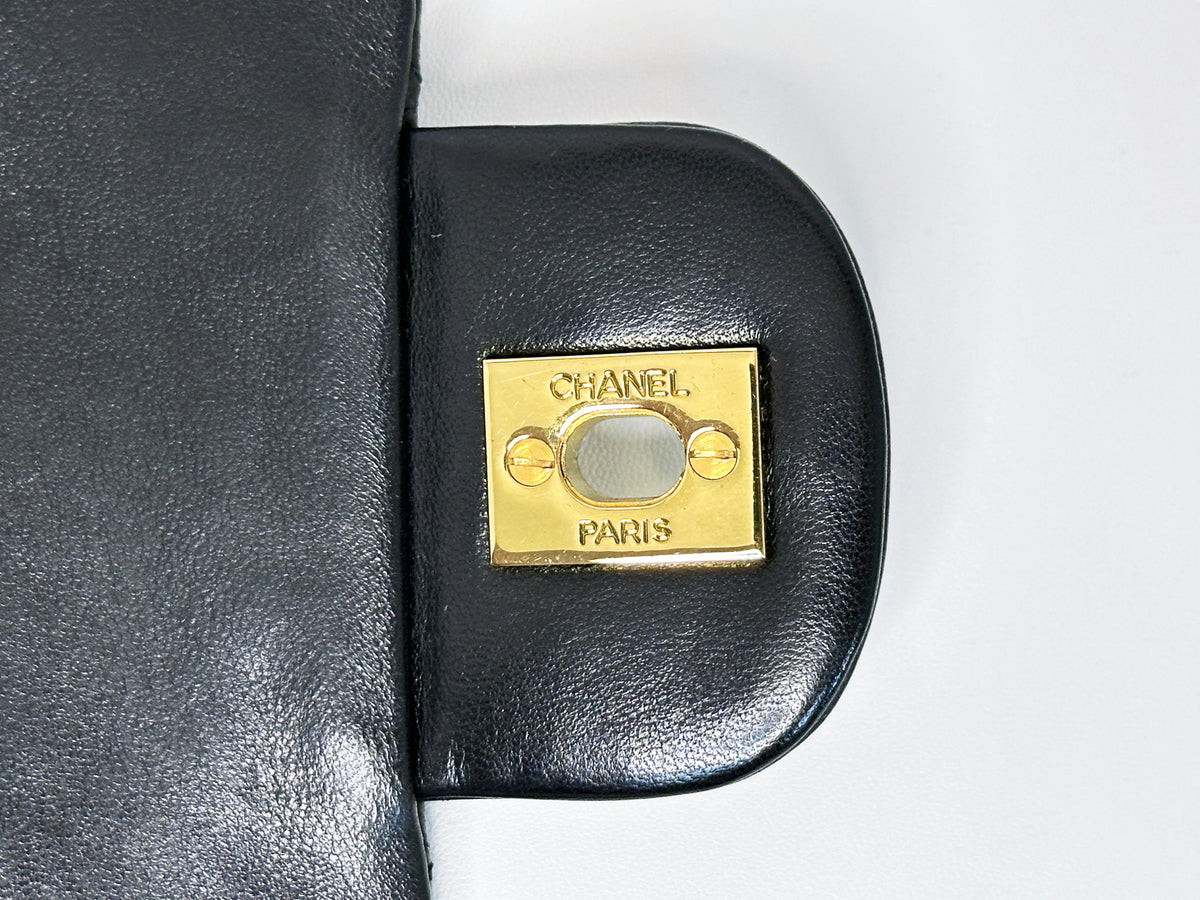 Chanel Vintage Black Quilted Lambskin Medium Classic Double Flap Bag 2843 holo card
