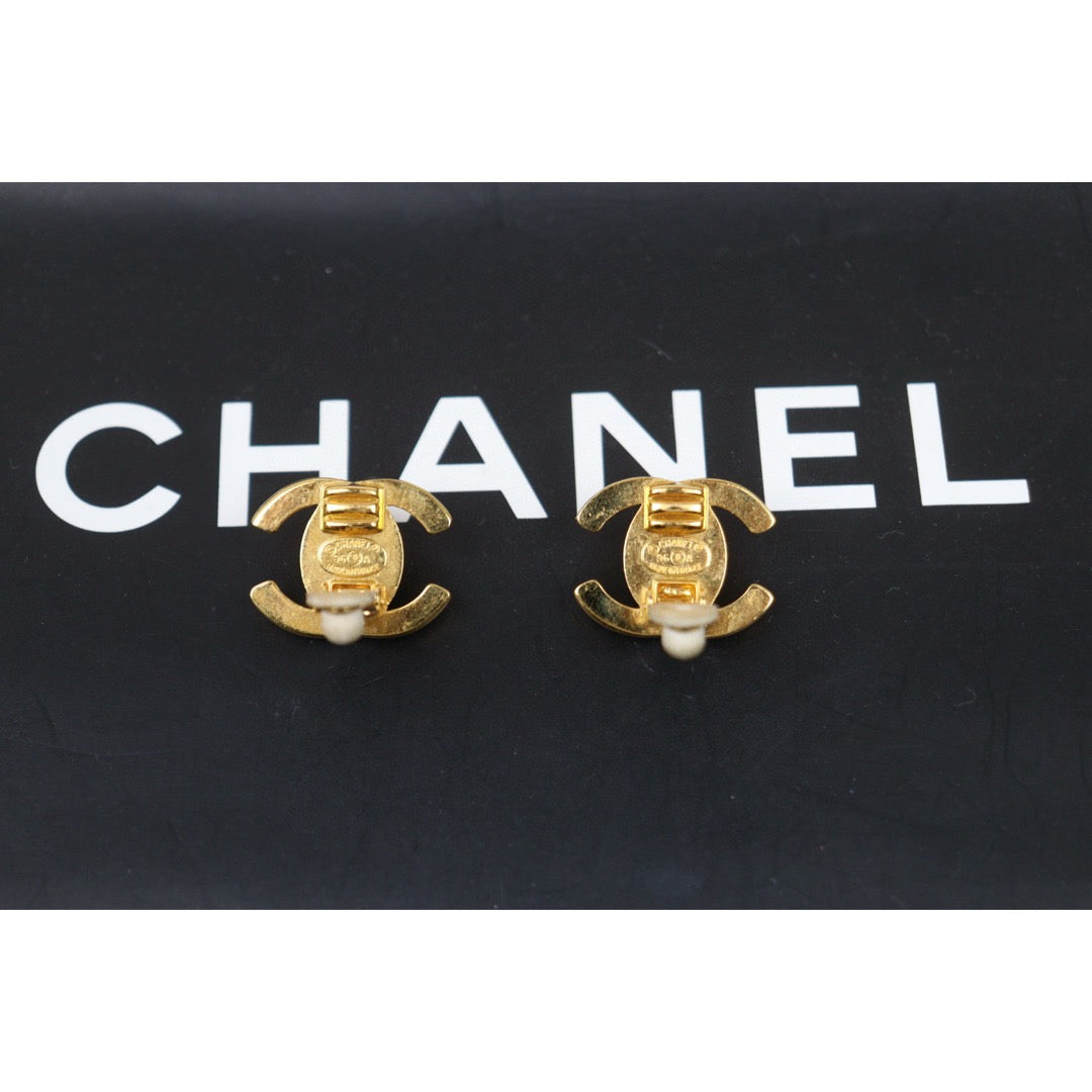 Very Good ( Rank A) ｜CHANEL Vintage 18K Gold Plating Rhinestone Earrings  ｜25013119