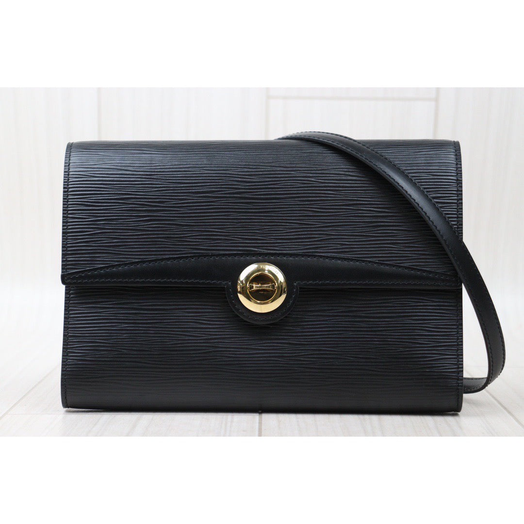 Rank AB｜ LV Epi Shoulder Bag Black｜24052803
