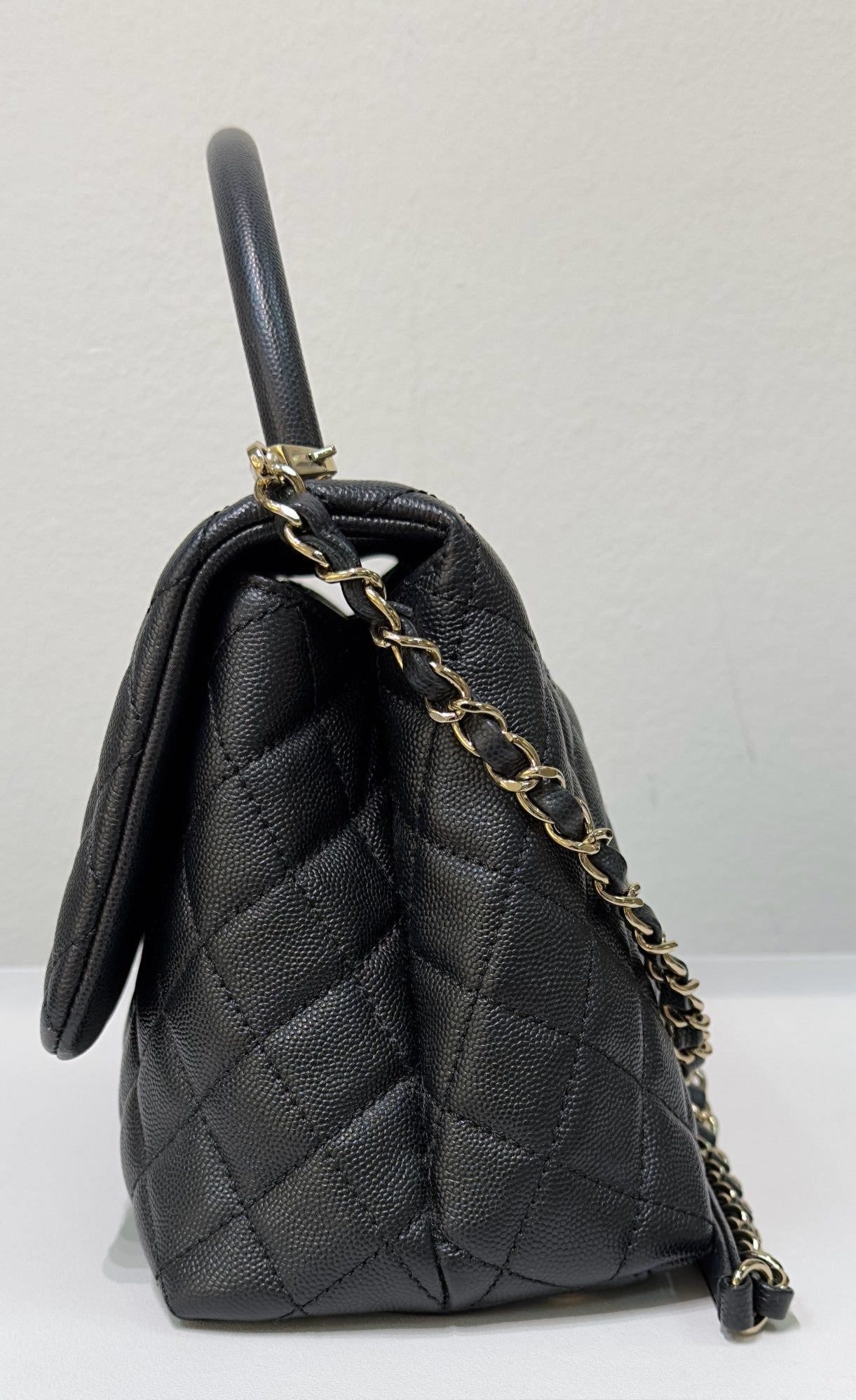 Chanel Medium Caviar Quilted Coco Handle Flap Black GHW 30 holo card